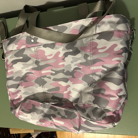 XL Baggallini Crossbody Bag EUC - Picture 3 of 8